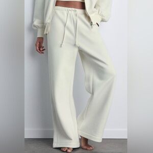 Zara Women's Cream Lounge Pants